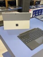 ⁦Microsoft Surface Pro 4 — i5 الجيل السادس | 8GB RAM | 256GB SSD | 2-in-1⁩ - الصورة ⁦2⁩